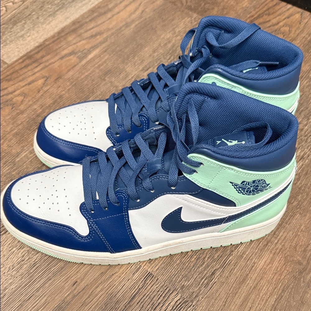 Nike Blue and Mint Athletic Shoes